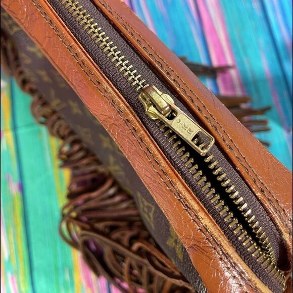 🔷️Louis Vuitton Vintage Boho Bag with Fringe - Picture 7 of 9